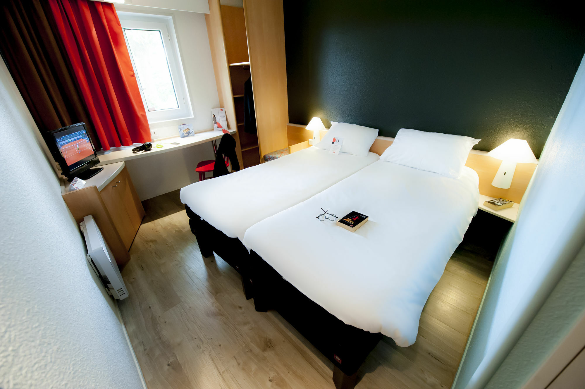 Hotel Ibis Quimper Esterno foto